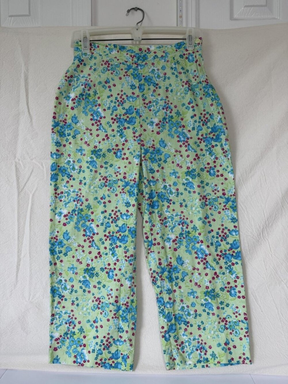 Eileen West Capri Pants Womens 6P Green Floral Cotton Pleated Twill Pockets